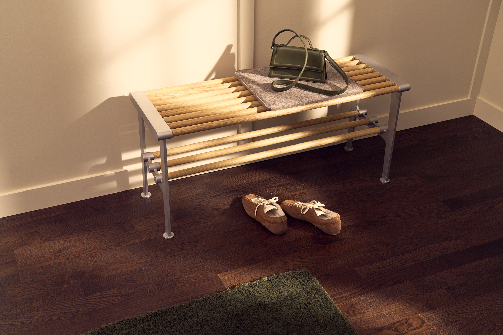 An exclusive feeling with Nostalgi bench in oak and aluminium