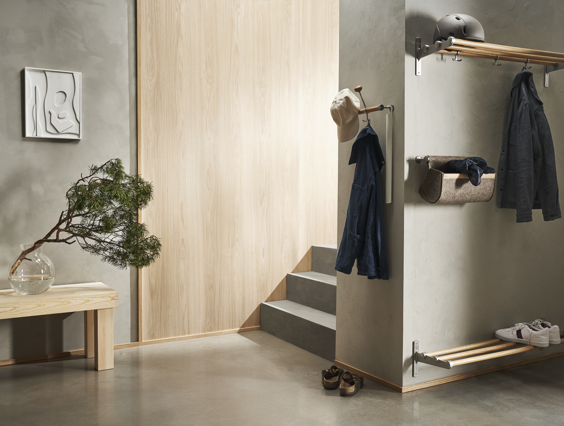 Natural modern hallway with Nostalgi hat & shoe rack in oak and aluminium designed in 1937 by Gunnar Bolin