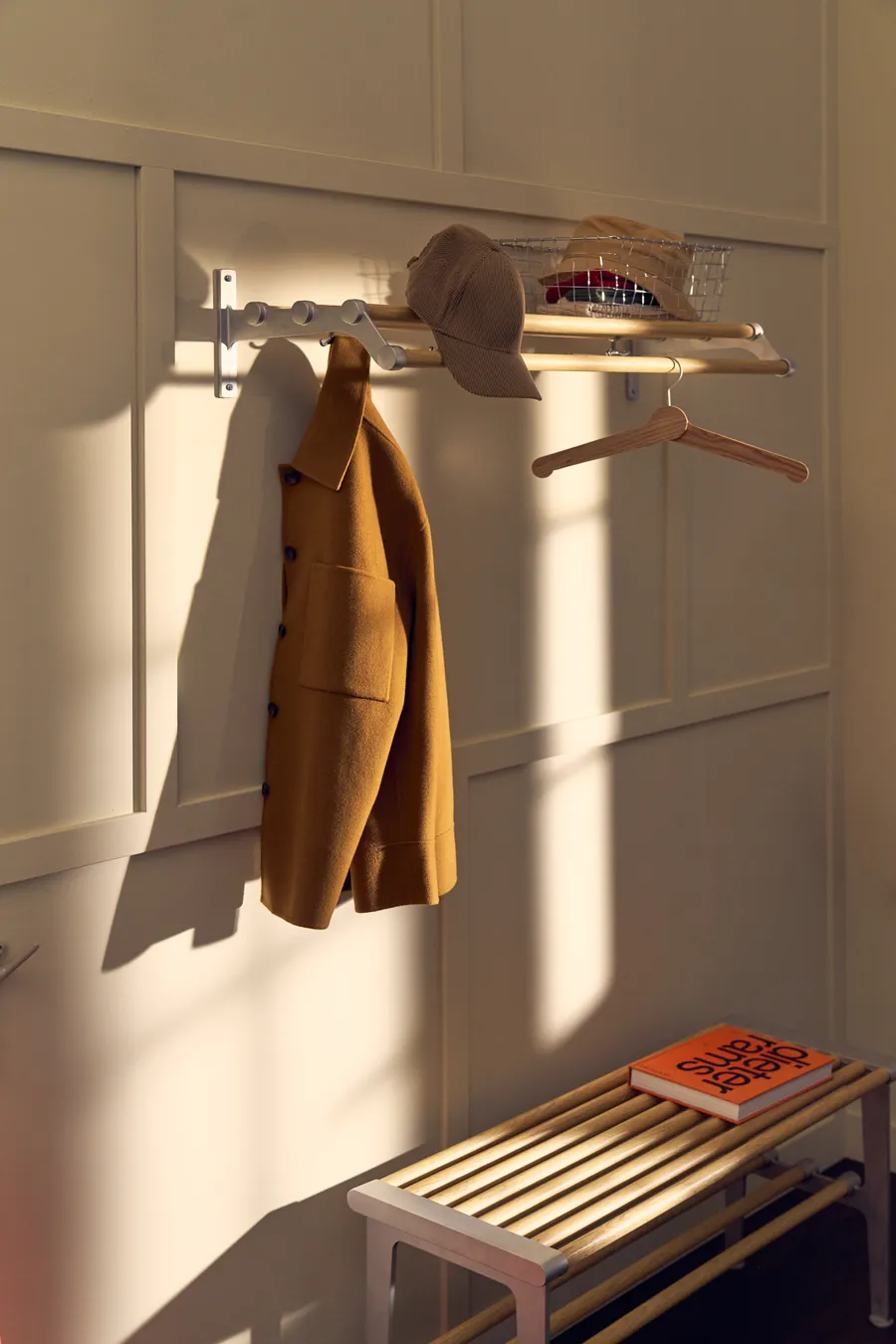Nostalgi 291 and Nostalgi bench in oak aluminium. Nostalgi hanger in oak and Oskar hook in aluminium oak.